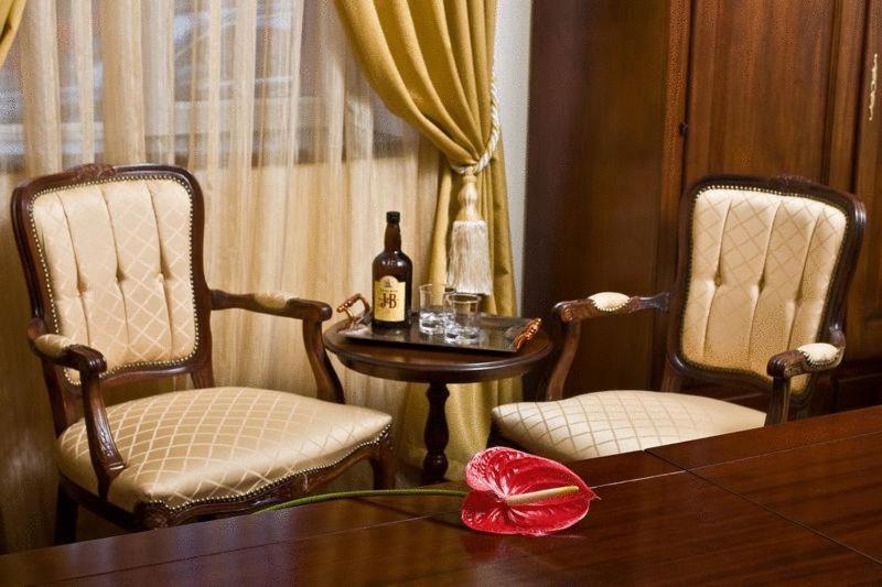 Hotel Maryo Ploiesti Exterior photo
