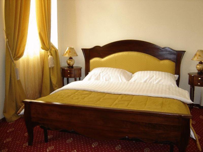 Hotel Maryo Ploiesti Exterior photo