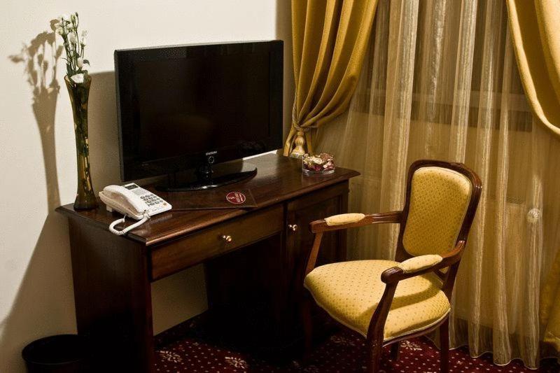 Hotel Maryo Ploiesti Exterior photo
